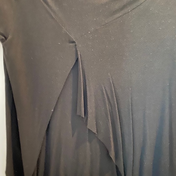 Black t shirt with slit in the back - Picture 3 of 4